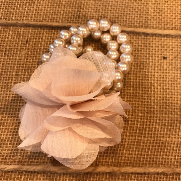 ▪️VINTAGE Pearl & Floral Bracelet - Picture 1 of 5